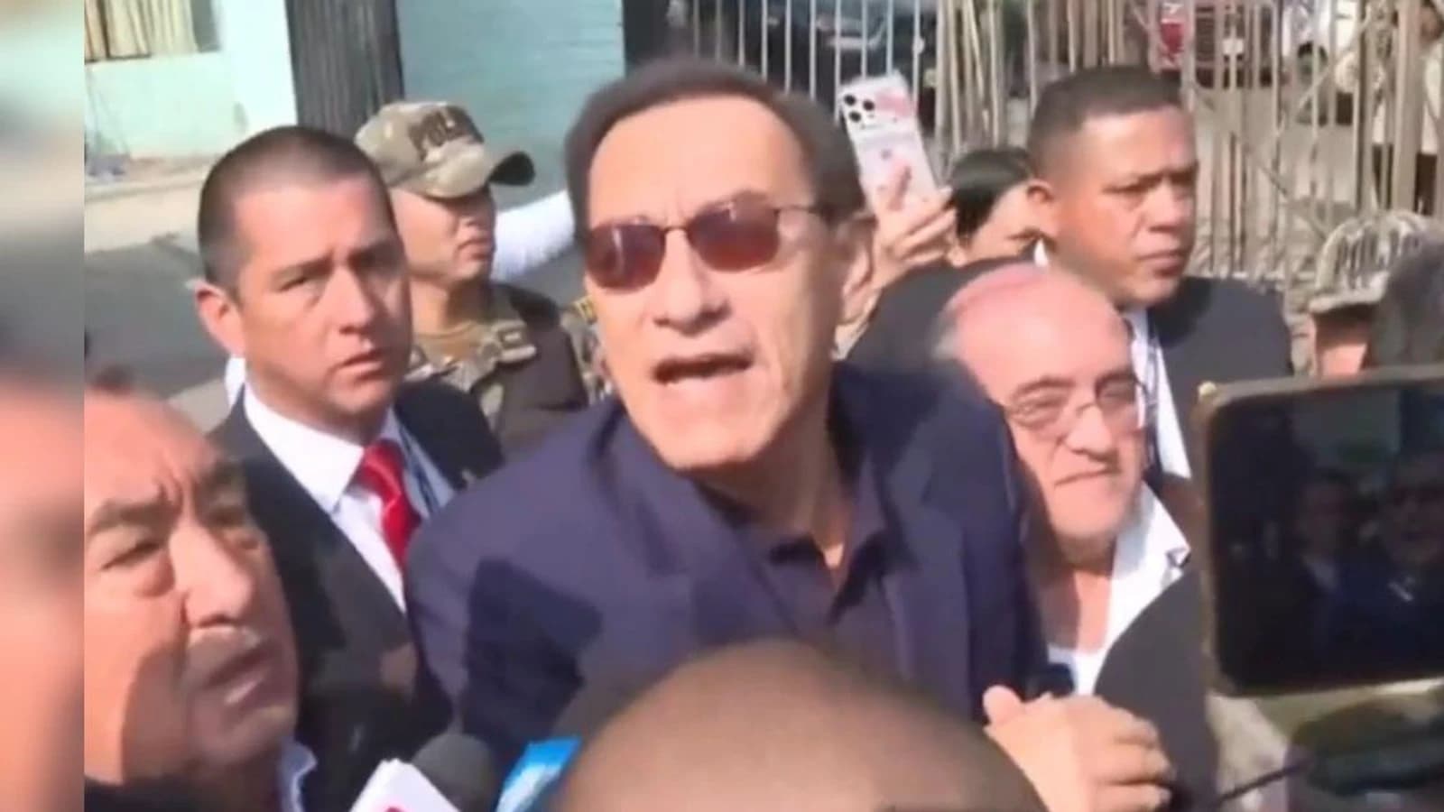 Martín Vizcarra sale en libertad tras abandonar el penal Barbadillo por orden judicial